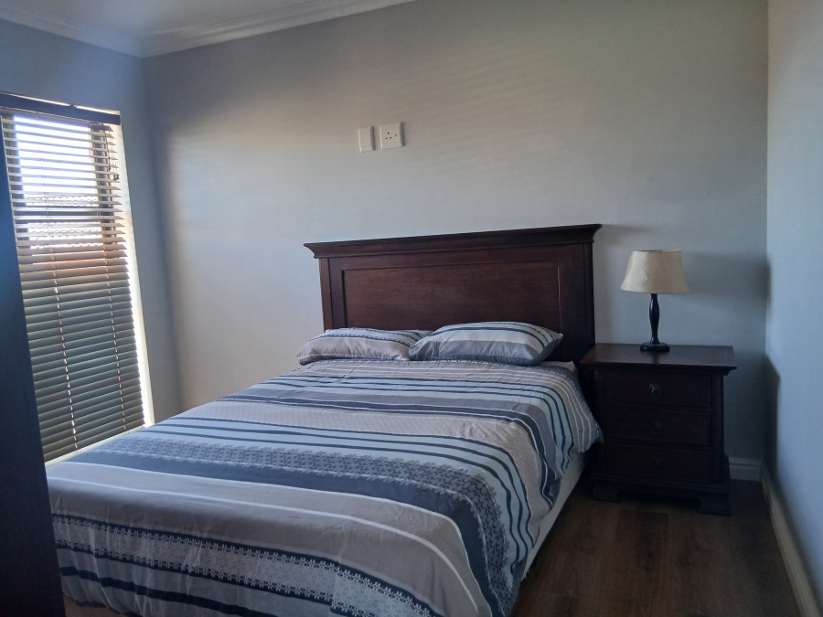 To Let 4 Bedroom Property for Rent in Wavecrest Eastern Cape